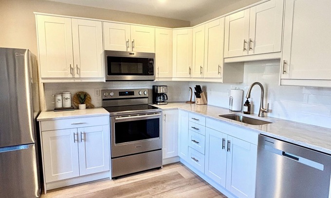 St. Louis County Apartment | Convenient to the North Shore walk to Lake Superior, centrally located 2 bedroom