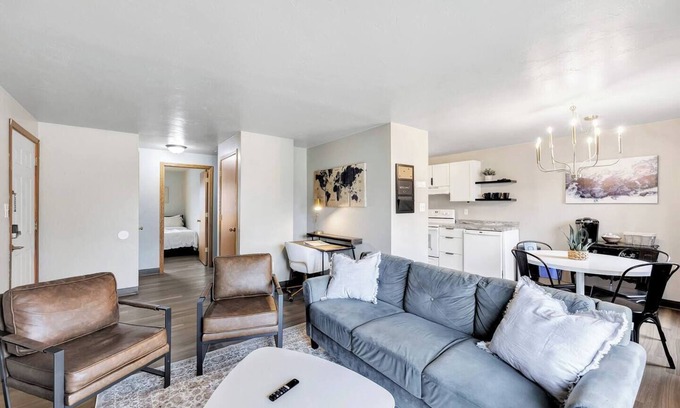 Bellevue Apartment | Conveniently Located Two-Bedroom Suite