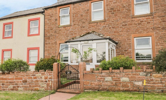 Carlisle Cottage | COOMBS VIEW, pet friendly, with open fire in Armathwaite