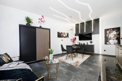 Wesoła Zachod Apartment | Copper Apartment by Cracovia Prime