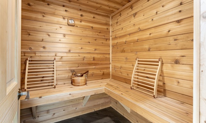 Anaconda Hotel | Copperhead Lodge
