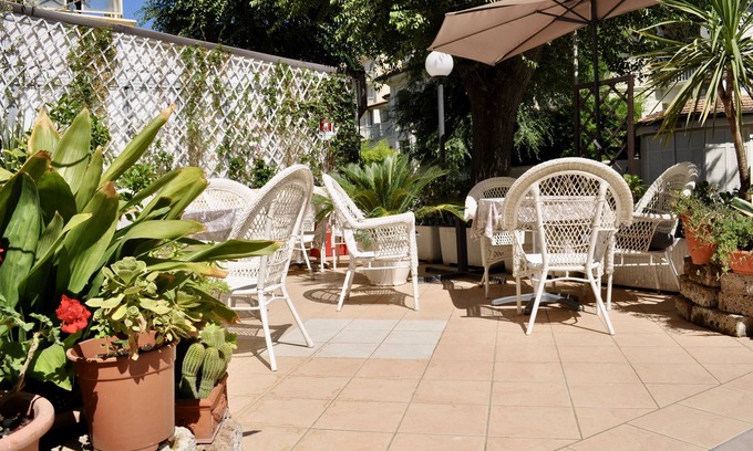 Cattolica Hotel | Corallo B&B