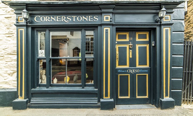 Llangollen House | Cornerstones, 16th Century Luxury Self Catering House overlooking the River Dee