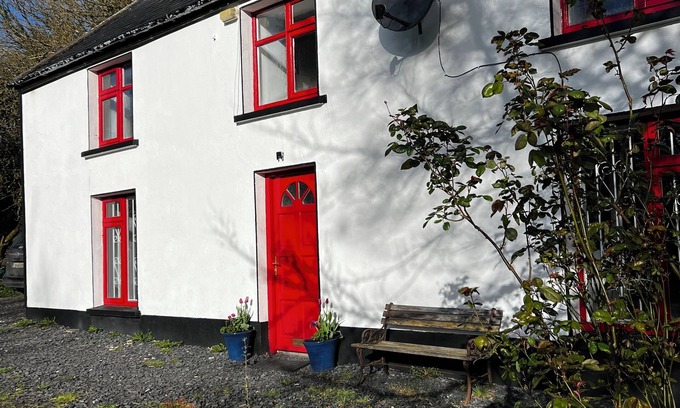 Broadford House | Corrys House Irishes Cottage Mitten im Grünen