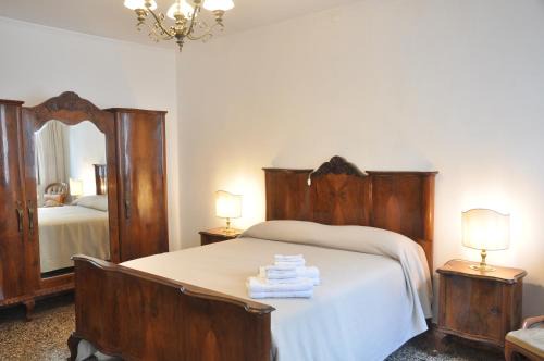 Castello Apartment | Corte Formenta Home - Canal view
