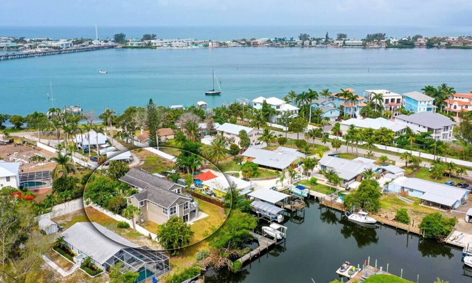 Cortez House | Cortez Chateau! Private boat dock and short stays!