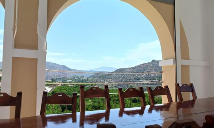 Terque House | Cortijocueva con encanto natural