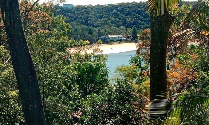 Pearl Beach Apartment | Corymbia -stones throw to pristine waters of Pearl Beach and National park walks