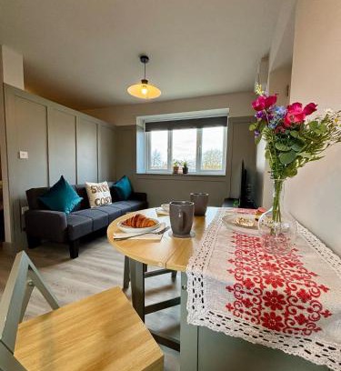 Newmarket Apartment | Cosy 1-Bed Apt in Newmarket with Parking