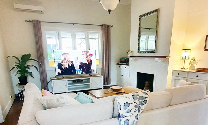 Mount Barker Cottage | Cosy, 1930's Country Style Cottage, Walking Distance From Town.
