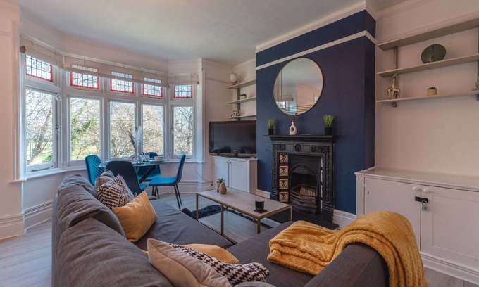 Royal Tunbridge Wells Apartment | Cosy 2 Bed Flat close to City Centre