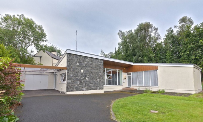 Helen's Bay House | Cosy 4BR in Helens Bay ★ 5 min walk to beach 🌊