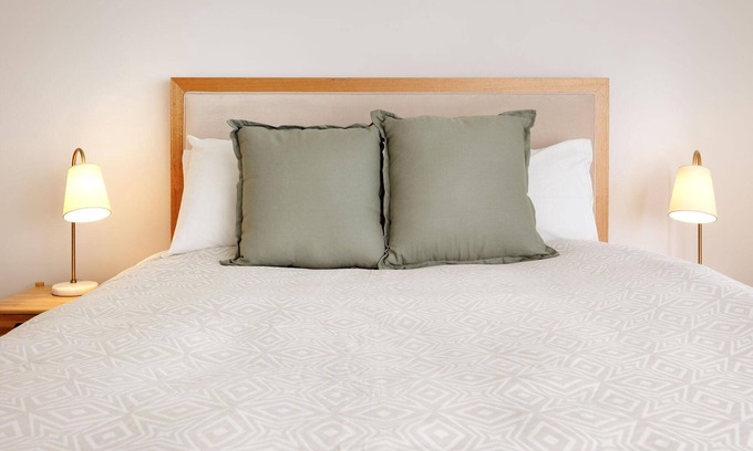 South Albury Apartment | Cosy and Chic on Olive - Stylish one bedroom apartment in central Albury