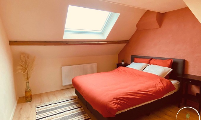 Assebroek Villa | Cosy and smart, new room - a short walk from city centre