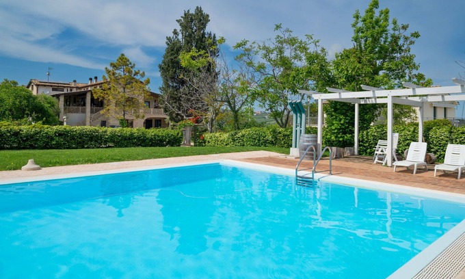 Citta Sant'Angelo Apartment | Cosy apartment for 4 guests with A/C, WIFI, pool, TV, patio and pets allowed