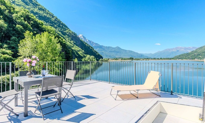 Verceia Apartment | Cosy apartment for 2 guests with A/C, WIFI, TV and balcony