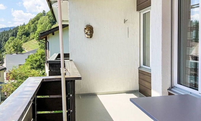 Trin Apartment | Cosy apartment for 2 people with WIFI, TV, balcony, pets allowed and panoramic view