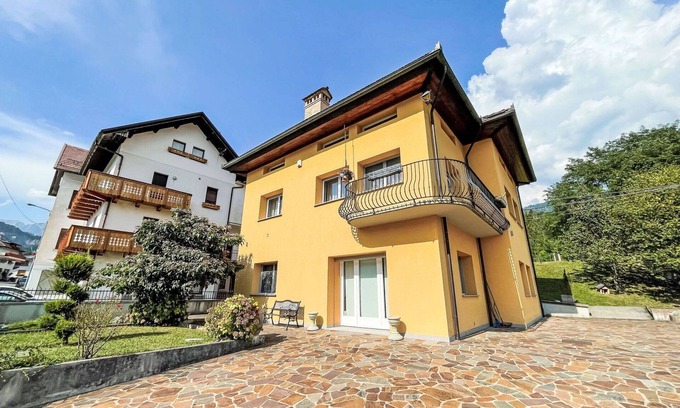 Ovaro Apartment | Cosy apartment for 4 guests with WIFI, TV and balcony