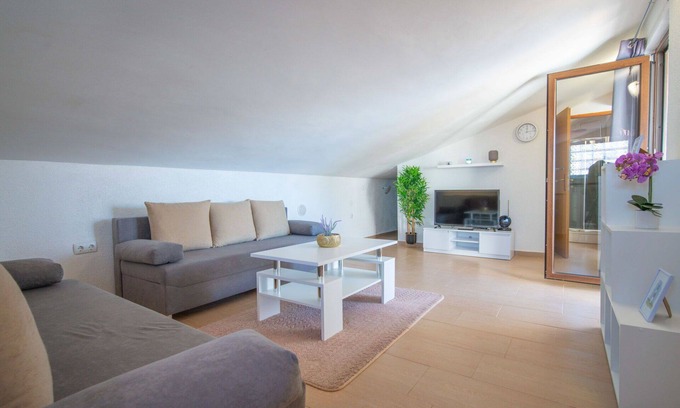 Stinica Apartment | Cosy apartment for 4 guests with A/C, WIFI, TV and terrace