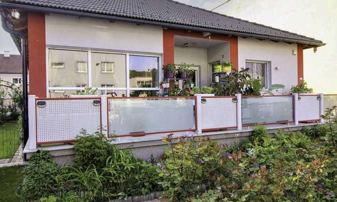 Gloggnitz Apartment | Cosy apartment for 5 guests with WIFI, TV and patio