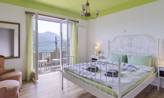 Riazzino Apartment | Cosy apartment for 8 guests with WIFI, patio, pets allowed and panoramic view