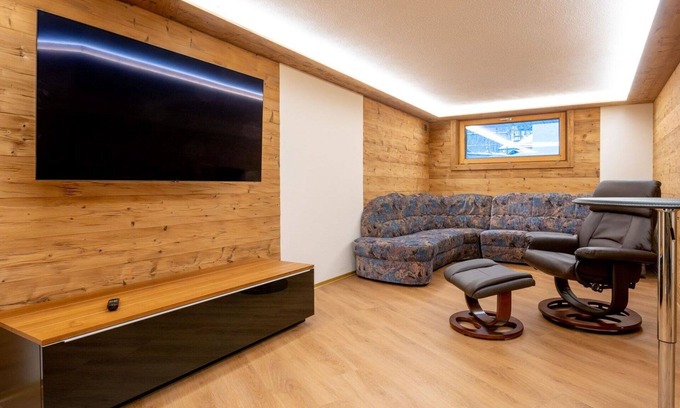 Saas Almagell Apartment | Cosy apartment for 6 guests with hot tub, WIFI, TV and balcony