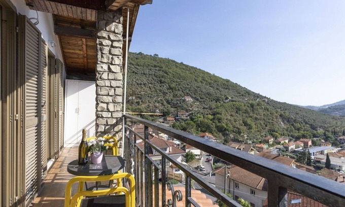 Pontedassio Apartment | Cosy apartment for 5 people with WIFI, A/C, TV and balcony