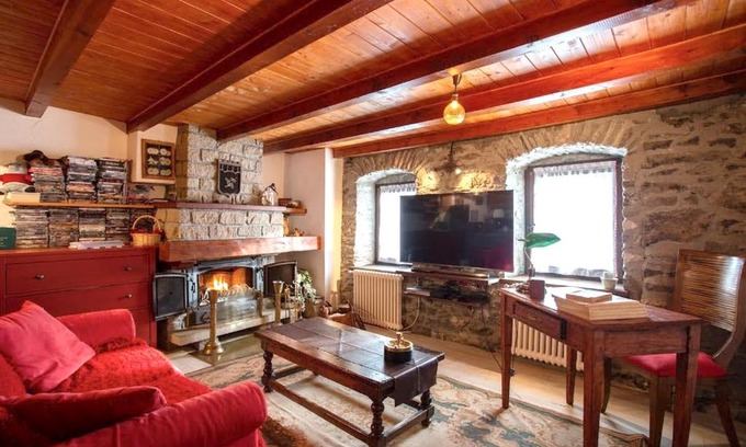 Saint-Nicolas Apartment | Cosy Apartment in Saint Nicolas, 40 m², fireplace and garden