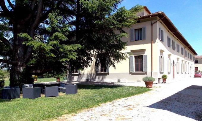 Scarperia e San Piero Villa | Cosy apartment in villa for 2 guests with WIFI, pool, TV and panoramic view