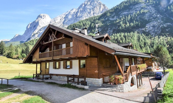 Penia House | Cosy apartment in villa for 8 guests with WIFI, TV, balcony, pets allowed and parking