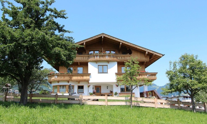 Kapfing Villa | Cosy apartment in villa for 6 guests with WIFI, TV, terrace, pets allowed and panoramic view