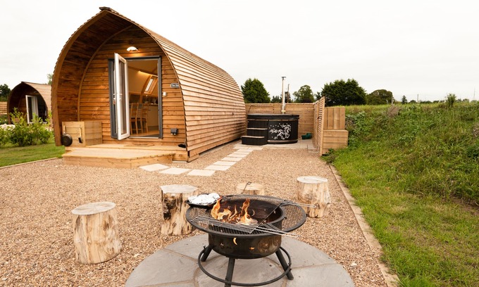 Collingham Cabin | Cosy Cabin with Wood Fired Hot Tub