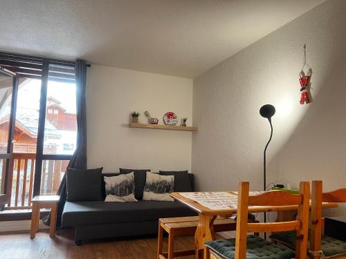 Les Deux Alpes Apartment | Cosy central Studio with a view, balcony 20m2 4ppl