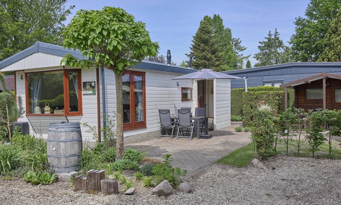 Hulshorst House | Cosy chalet with a hot tub on the Veluwe