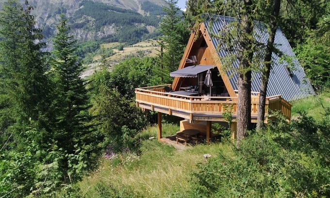 Allos Ski Chalet | Cosy chalet with magnificent mountain views Val d'Allos