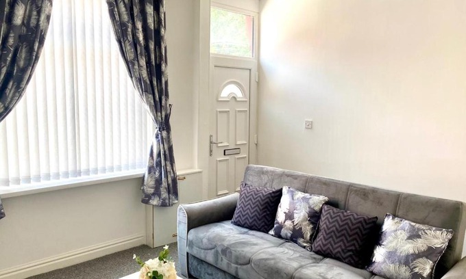 Manchester House | Cosy Cheerful 2 Bedrooms Near Piccadilly, Etihad Stadium Sleeps up to 5