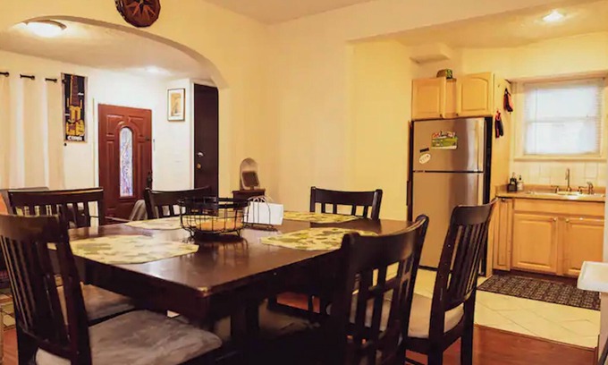 Silver Spring House | Cosy family friendly house in diverse and dynamic downtown Silver Spring!