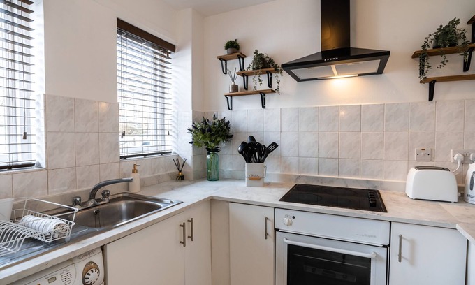 Kelvinbridge Apartment | Cosy Finnieston Apt - Private Access & FreeParking