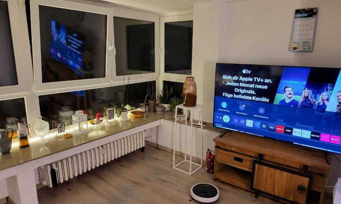 Duisburg City Center Apartment | Cosy Flat with Mercatorstraße view Netflix-Wifi