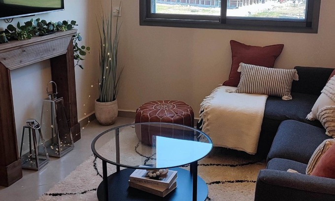 Gueznaia Apartment | Cosy, fully-equipped apartment, 6 min from airport, fiber optics, air conditioning, free parking.