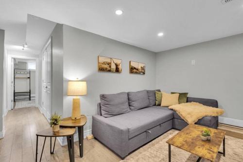 Lisgar House | Cosy Guest Suite Near Shops, Transit, Hwy and GO!