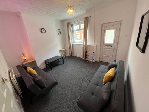 Tunstall House | Cosy home in Stoke on Trent