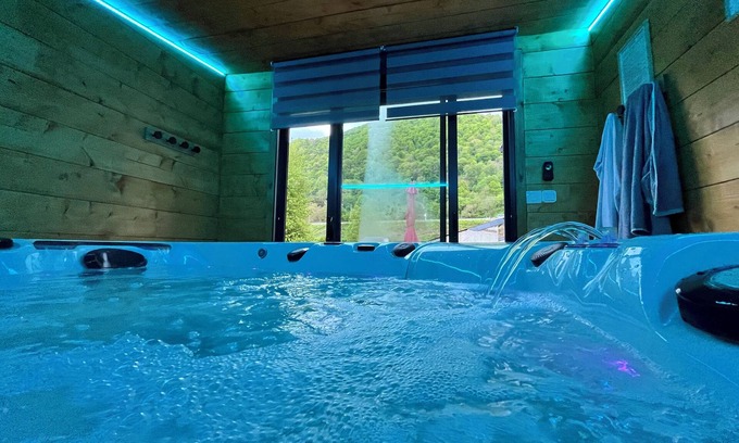 Cierp-Gaud House | ✨ Cosy house with jacuzzi & mountain views - sleeps 10 ✨