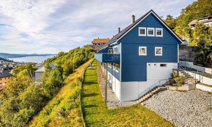 Laksevag House | Cosy house with sunny terrace, garden and fjord view