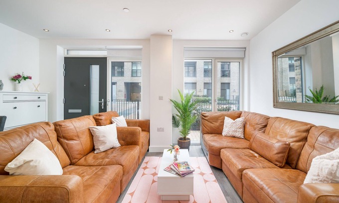 Whittington Apartment | Cosy New Build 2Bed 2Bath Apartment in Colindale, North West London, Tube Zone 4