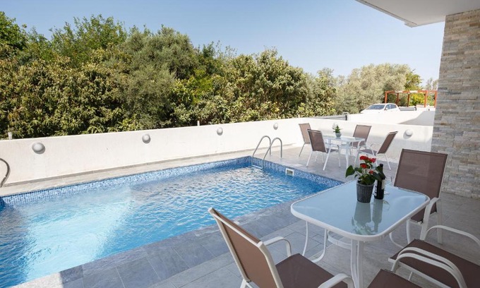 Chlorakas Villa | Cosy Paphos Villa - By IMH Travel & Tours
