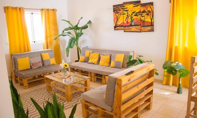 Vila do Maio House | Cosy & Relax Yellow House 5mn walk from the beach!