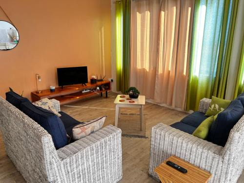 Pointe Aux Sables Apartment | Cosy Seaview