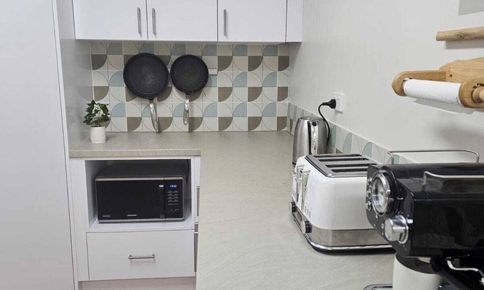Kurwongbah Villa | Cosy Self-Contained 2 bedroom unit with shared swimming pool in an Acreage