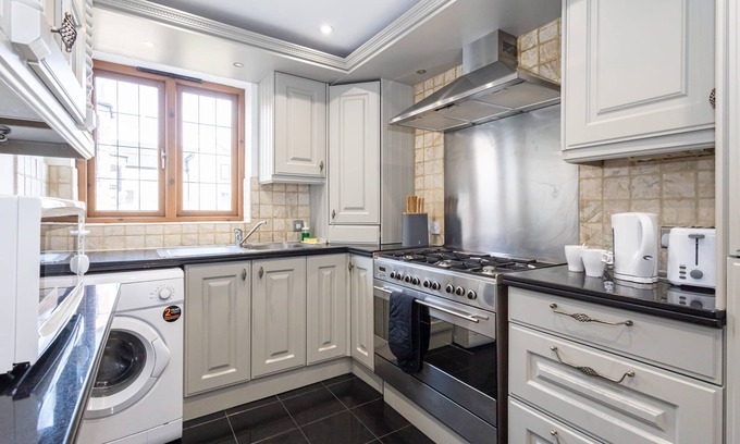 Walkden Apartment | Cosy Spacious Duplex Apartment Near Salford Royal